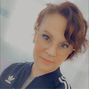 Meet your Posher, Casandra